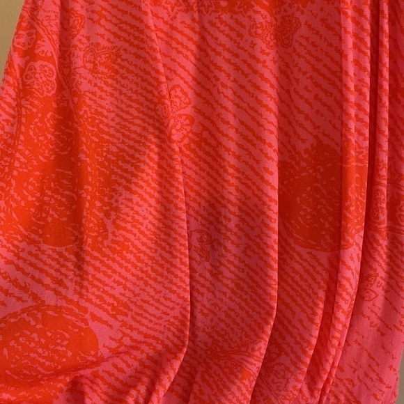 Mexx Top. Sleeveless paisley in gorgeous orange pattern. - Picture 6 of 8